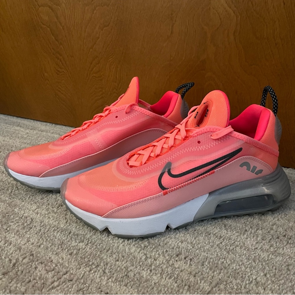 Nike Air Max 2090 Sneakers in Coral EUC